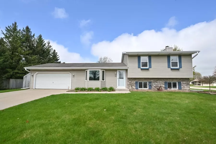 487 Ritger Cir, Addison, WI 53002