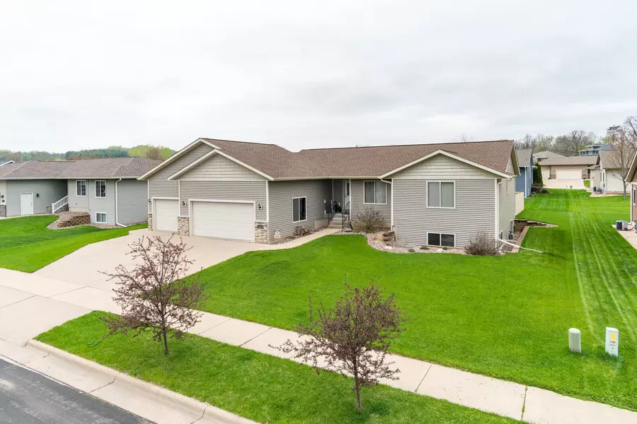 423 Russell Dr S, Holmen, WI 54636