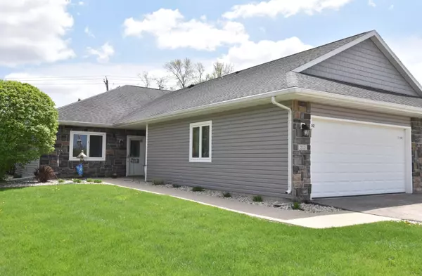 212 Potter Rd Unit 102, Elkhorn, WI 53121