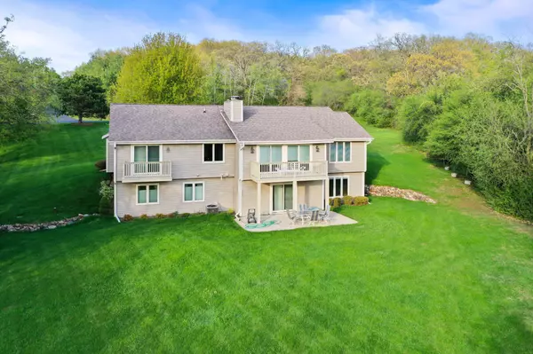 W277S4163 Green Country Rd, Waukesha, WI 53189