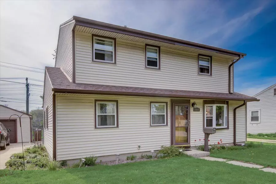 4459 S Pennsylvania Ave, Saint Francis, WI 53235