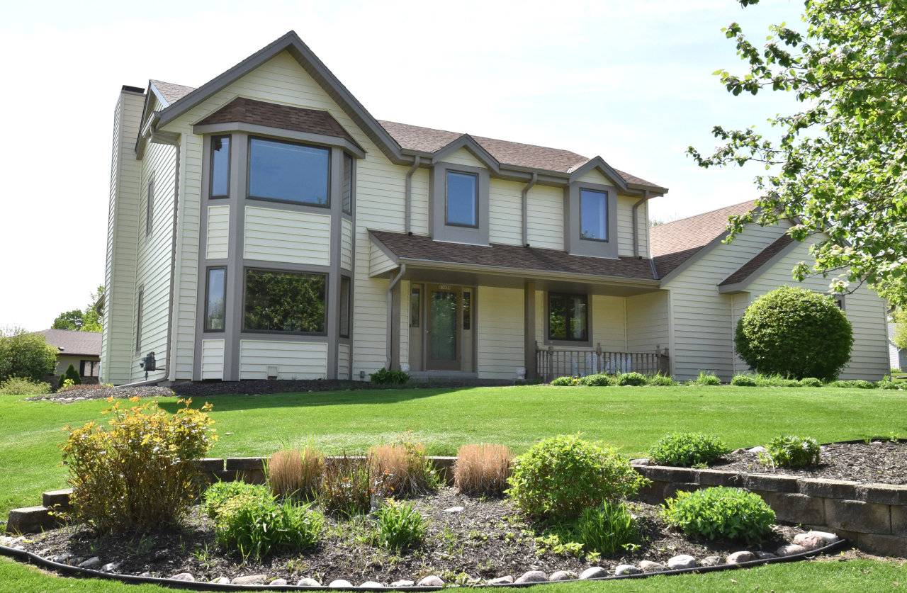 13035 W Weather Creek Ct, New Berlin, WI 53151