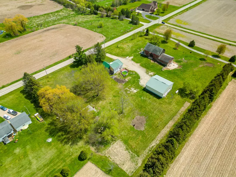 N6277 Christberg Rd, Farmington, WI 53038