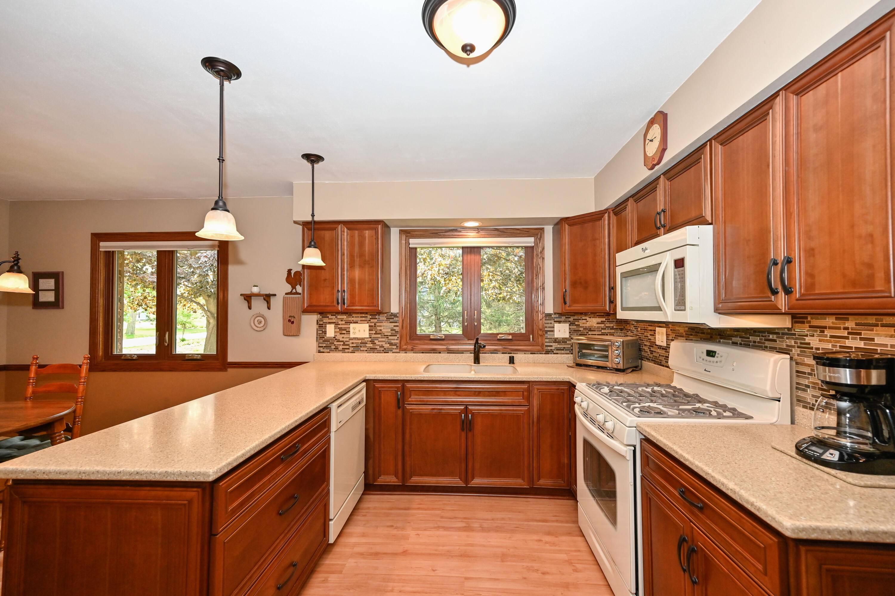 7903 W Bur Oak Dr, Franklin, WI 53132