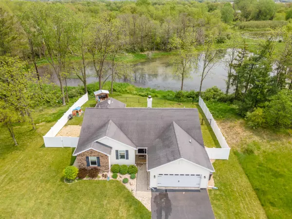 329 Duck Pond Ln, Darien, WI 53114