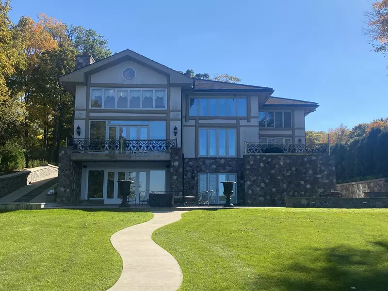 1100 S Lakeshore Dr Unit B, Fontana, WI 53125