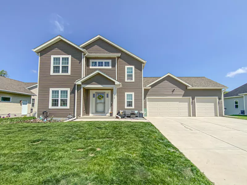 1136 W Rosemary Rd, Elkhorn, WI 53121