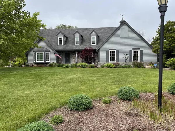 Oak Creek, WI 53154,325 W Summerhill Pl