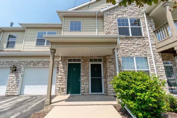 Pewaukee, WI 53072,N17W26529 Meadowgrass Cir Unit B