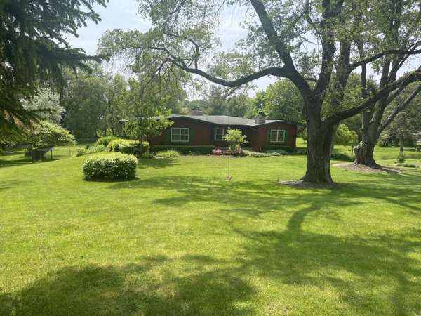 N1630 Willowbrook Rd,  Linn,  WI 53147