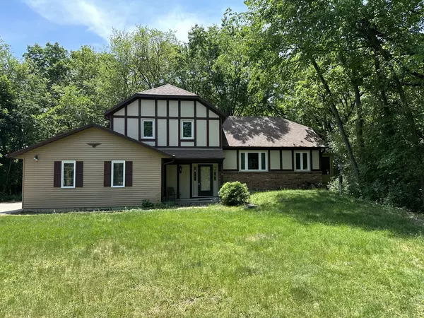 N81W29155 Parkview Ln, Merton, WI 53029