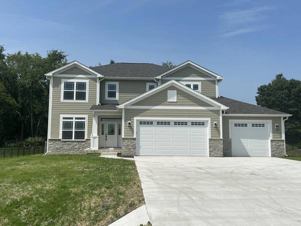 905 Fairway Dr, Twin Lakes, WI 53181