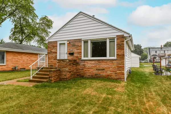 3259 S 97th St,  Milwaukee,  WI 53227