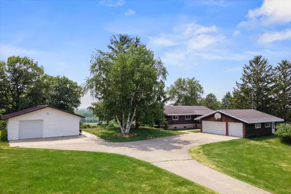 W3973 Decora Rd, Hubbard, WI 53032