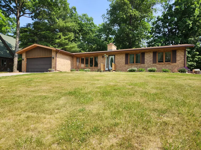 1821 Lake Trail Dr, Delavan, WI 53115