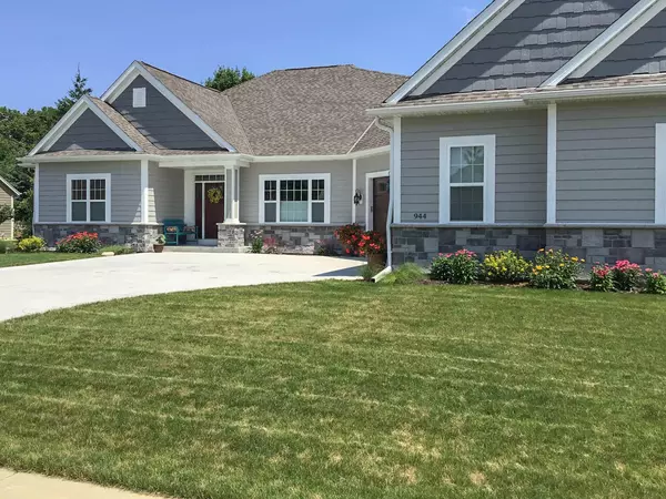 944 Mt Vernon Dr, Hartford, WI 53027