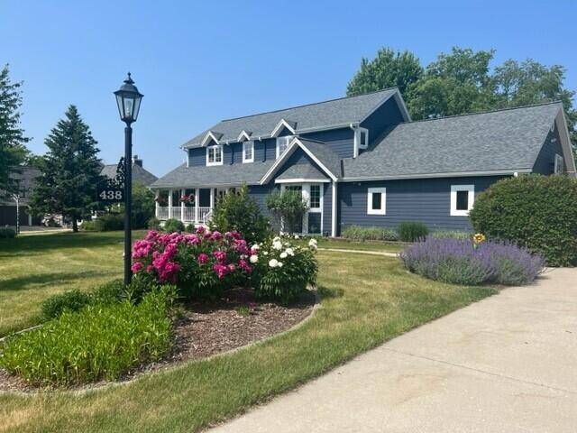 438 River Bluff Cir,  Oconomowoc,  WI 53066