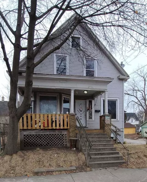 1120 W Locust St, Milwaukee, WI 53212