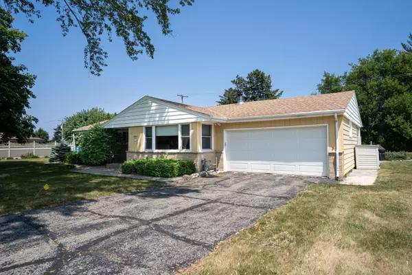 W220N3436 Bonnie Ln, Pewaukee, WI 53072
