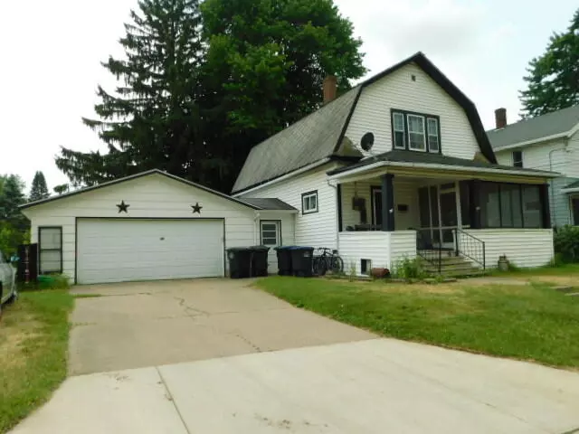 618 E Division St, Shawano, WI 54166