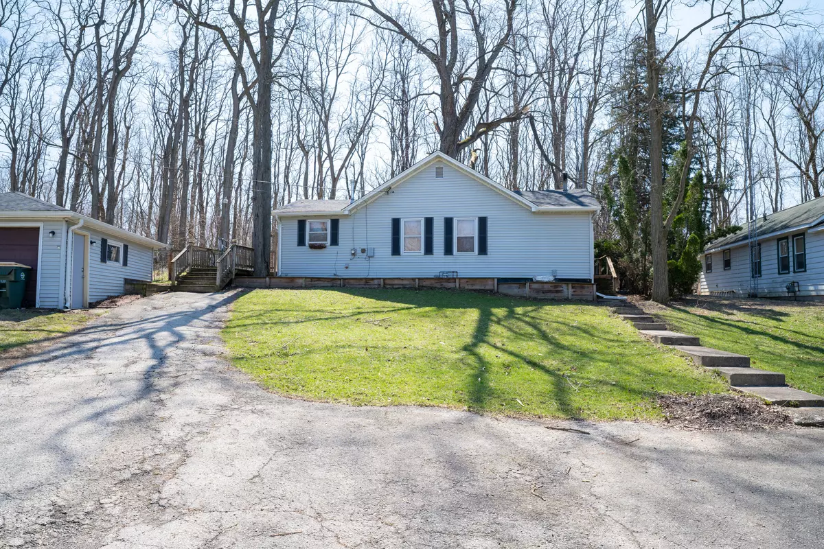 Twin Lakes, WI 53181,631 Hickory Rd