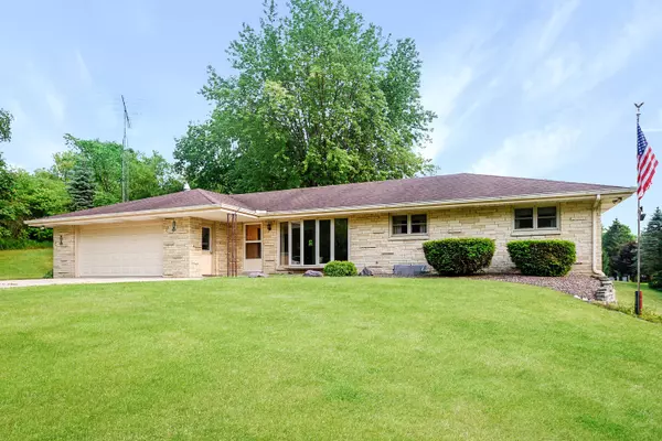 W558 Kettle Moraine Dr, Auburn, WI 53040