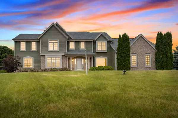 4736 S Blue Heron Dr, West Bend, WI 53095