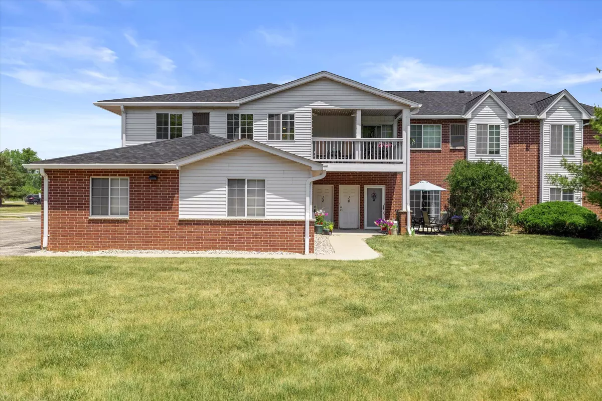 Pleasant Prairie, WI 53158,8201 Lexington Pl Unit 12