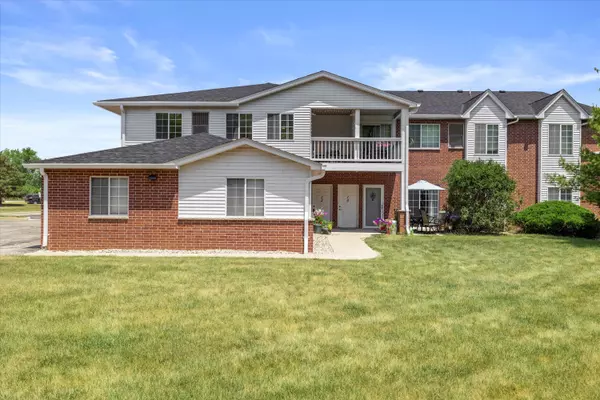 8201 Lexington Pl Unit 12, Pleasant Prairie, WI 53158