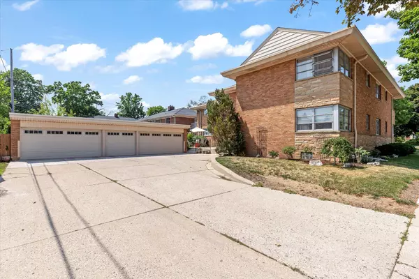 Wauwatosa, WI 53226,9407 W North Ave