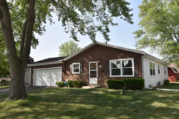 W150N8209 Manhattan Dr, Menomonee Falls, WI 53051