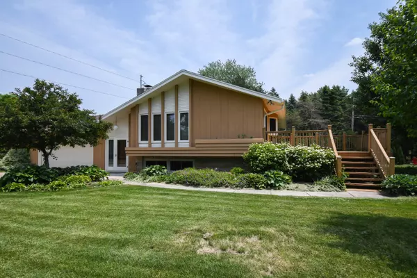 3354 Silver Circle Dr, Summit, WI 53066