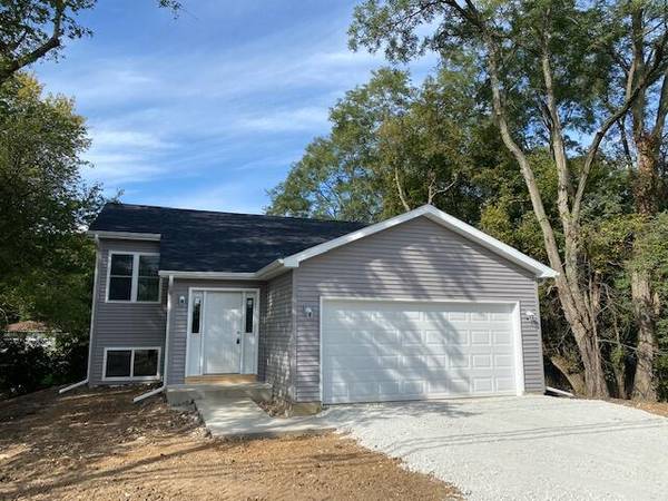 26866 99th St, Salem Lakes, WI 53179