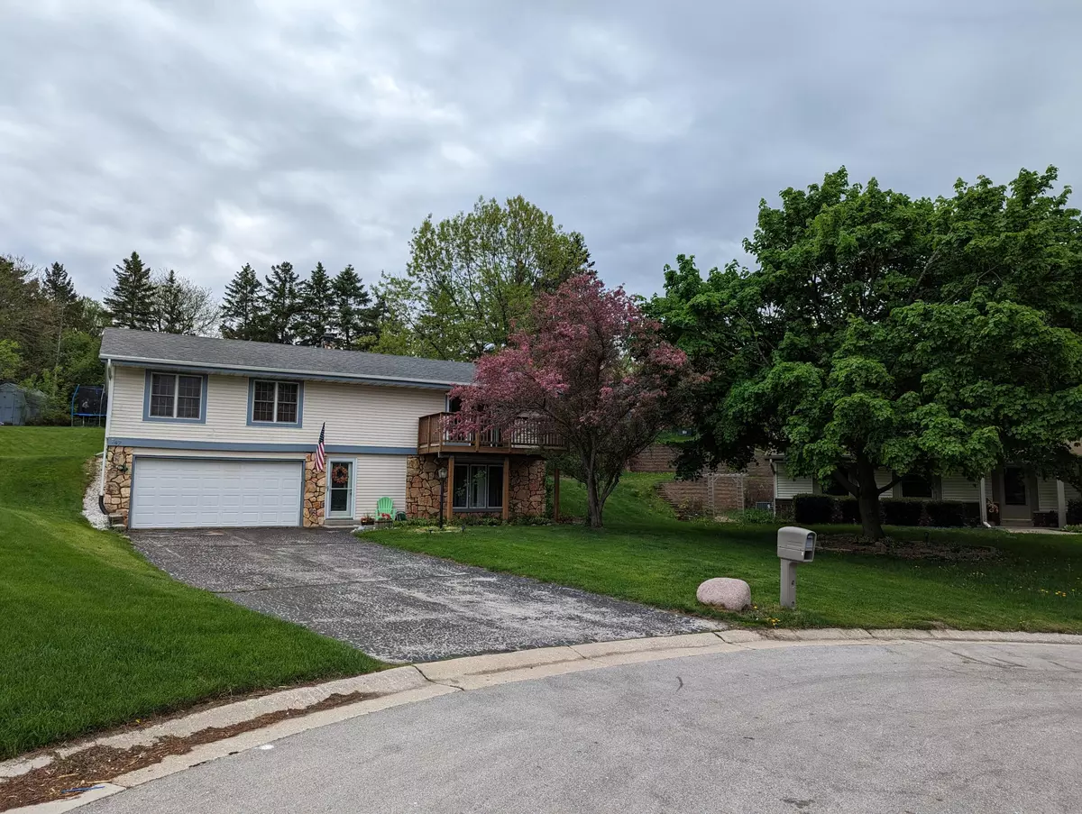 Hartland, WI 53029,747 Chesham Ct