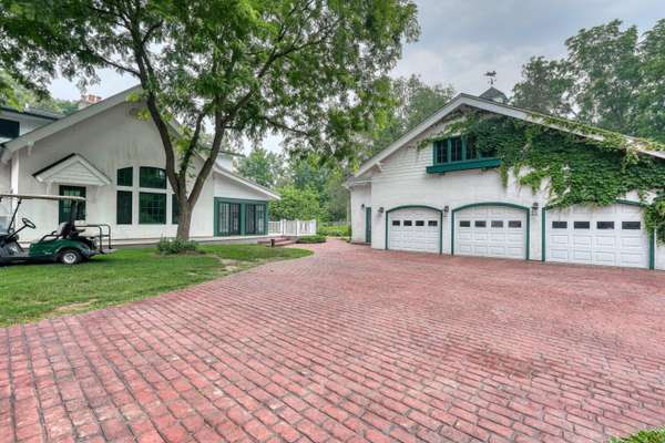 4721 N Gifford Rd, Oconomowoc Lake, WI 53066