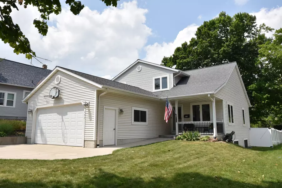 542 W Oakland Ave, Port Washington, WI 53074