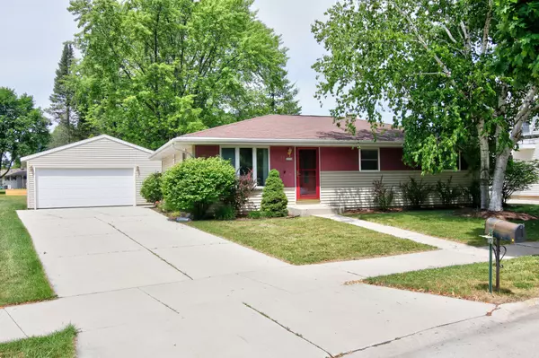 2216 N Kay Dr, Sheboygan, WI 53083