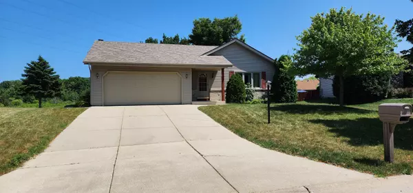 8430 S Golden Fields Dr, Oak Creek, WI 53154