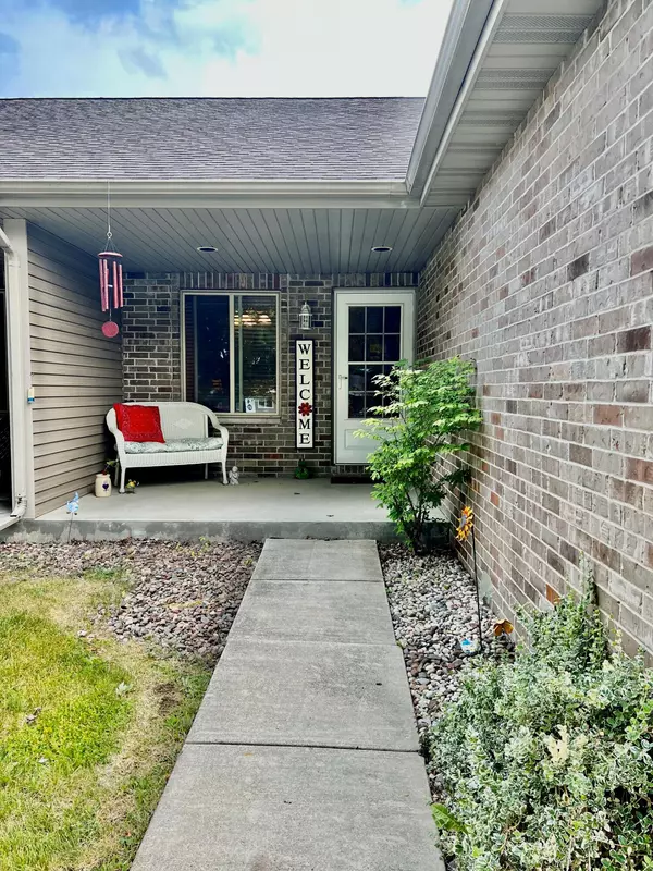 1393 Patton Dr Unit 2, Hartford, WI 53027