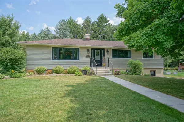 3344 Silver Circle Dr, Summit, WI 53066