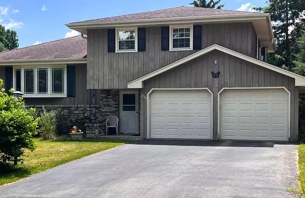 1207 Anton Rd, Hartland, WI 53029