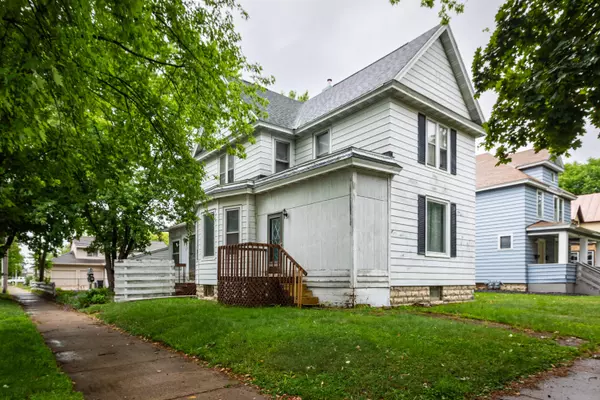 1128 6th St S, La Crosse, WI 54601