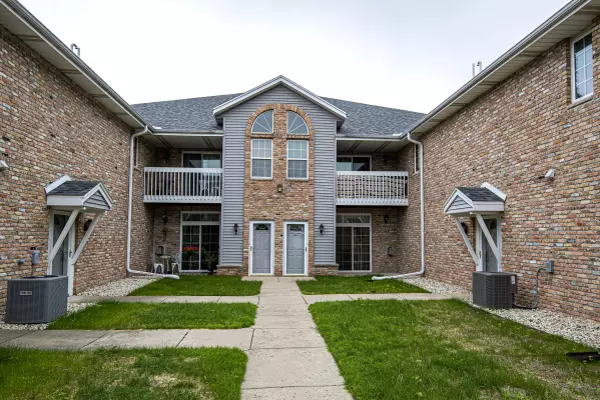 430 W Aspen Dr Unit 4, Oak Creek, WI 53154