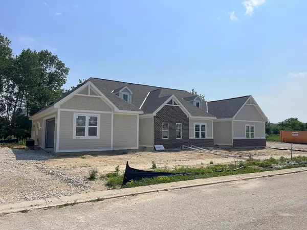 Oak Creek, WI 53154,2165 W Colonial Woods Cir Unit 1011