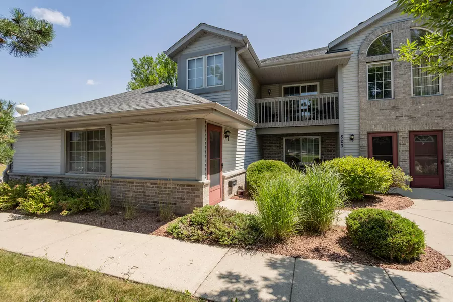 823 Quinlan Dr Unit H, Pewaukee, WI 53072