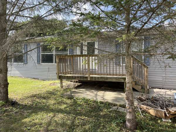 1492 Park St, Lyons, WI 53105