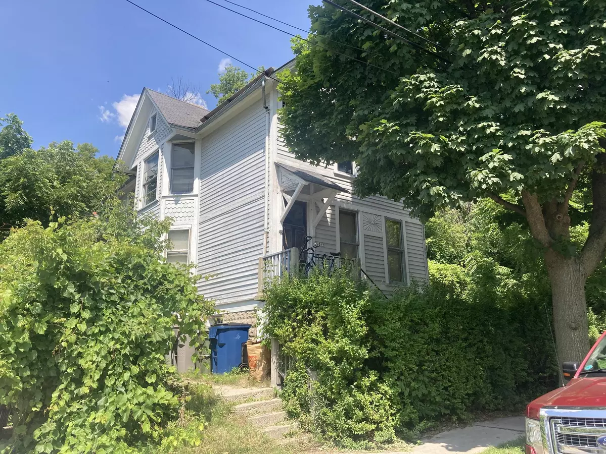 Milwaukee, WI 53212,1819 N Hubbard St