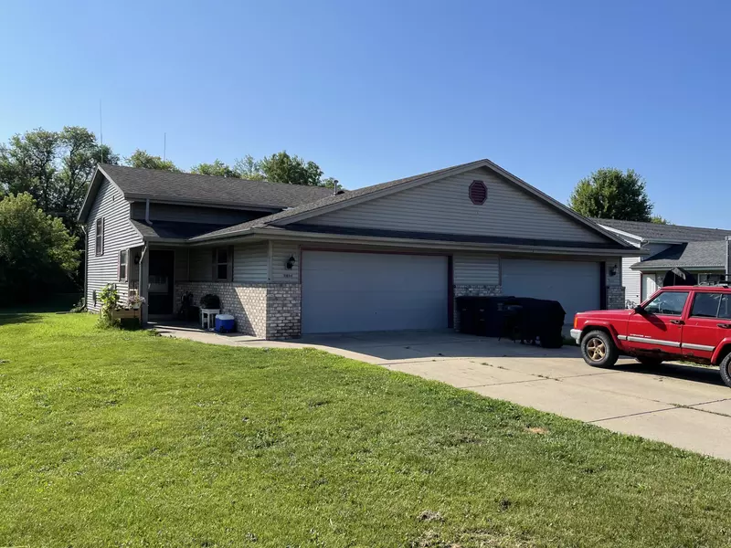 605 Foxmead Pl Unit A&B, Waterford, WI 53185