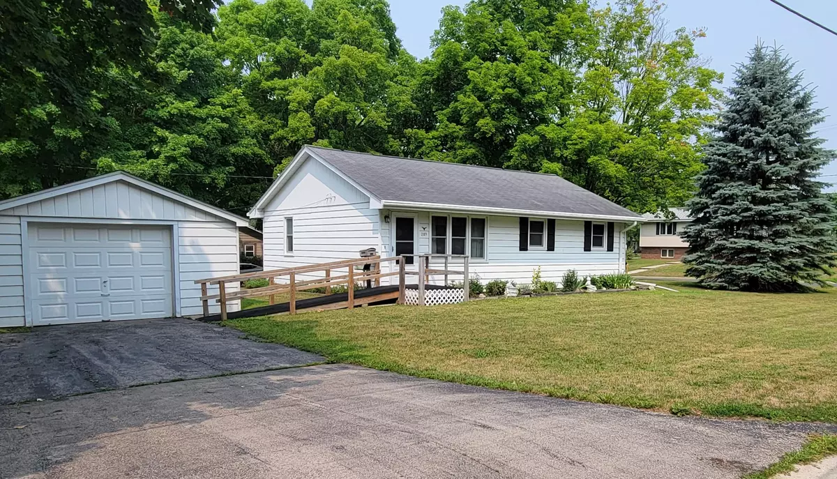 Mukwonago, WI 53149,203 Lois St