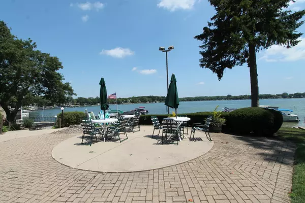 2501 S Browns Lake Dr Unit E-7, Burlington, WI 53105